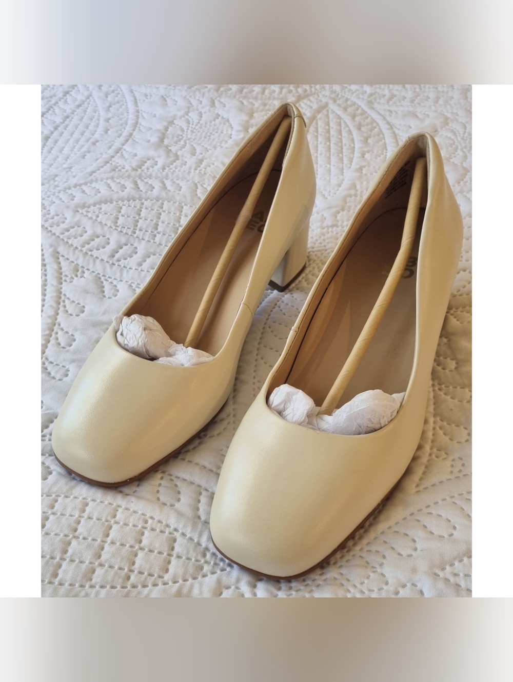 Women's ABEO cream leather pumps with square toe and block heel (size 8)